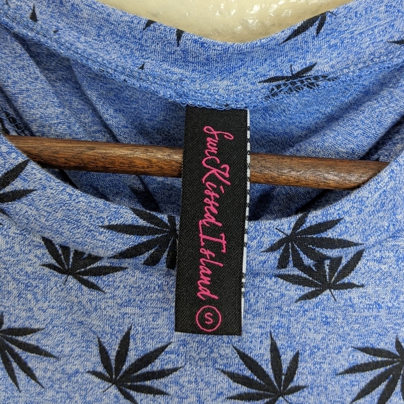 SUN KISSED ISLAND Jamaica Pot Leaf Tank - Picture 3 of 5